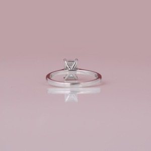 Bague de fiançailles solitaire luxueuse en diamant de laboratoire taille émeraude, plaqué or massif 18 carats, certifiée IGI, cadeau raffiné pour femme - Product Image 4