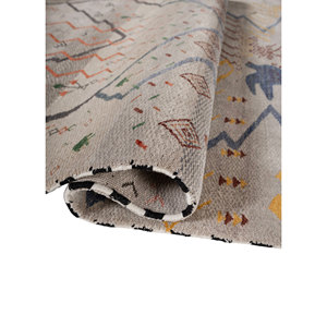 Tapis géométrique gris et noir Freedom Manchaha en laine et soie de bambou noué à la main, technique de tissage plat pour salon - Product Image 2