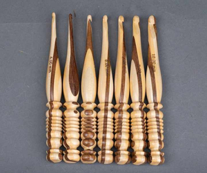 Superbe ensemble d'aiguilles à tricoter indiennes en bois écologique de haute qualité, couleur naturelle, prise confortable et lisse pour un tricot facile à la main - Product Image 4