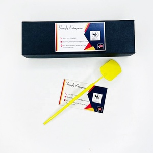 Espejo de Maquillaje de Bolsillo Plegable de Doble Cara, Ovalado, de Acero Inoxidable Sostenible, con Aumento de 3X, Color Amarillo - Product Image 3