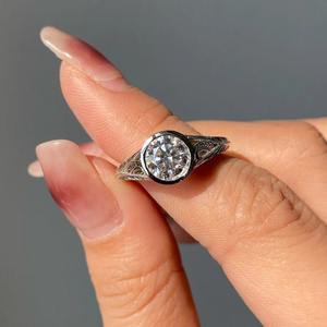 Bague de fiançailles et de mariage en plaqué or 14 carats vintage avec bagues fines en moissanite originale de 2.00 ct - Product Image 6