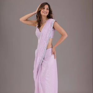 ส่าหรีผ้าไหมนุ่มดีไซเนอร์พร้อมซับในและงาน zari พร้อมด้วยงานหินด้วยมือส่าหรีสวมใส่ในงานแต่งงานส่าหรีนักออกแบบงานปาร์ตี้ส่าหรี - Product Image 1