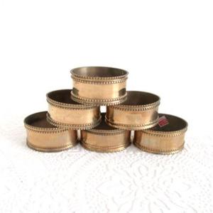 Anneaux de serviette en laiton de mélange rustique et moderne avec fini durable et parfait pour les occasions décontractées et formelles - Product Image 1