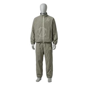 Ensemble de survêtement vierge en polyester avec fermeture éclair pour hommes et femmes – Veste de sport coupe-vent respirante de haute qualité avec fermeture éclair réglable et effet délavé - Product Image 1