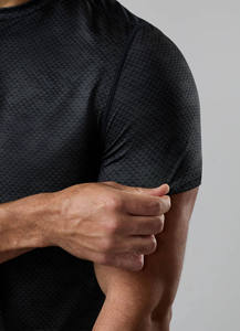 T-shirt pour homme à coupe ajustée, logo personnalisé OEM, taille plus, respirant, impression par sublimation intégrale, manches courtes, anti-froissement, tee-shirt de jogging pour le fitness - Product Image 3