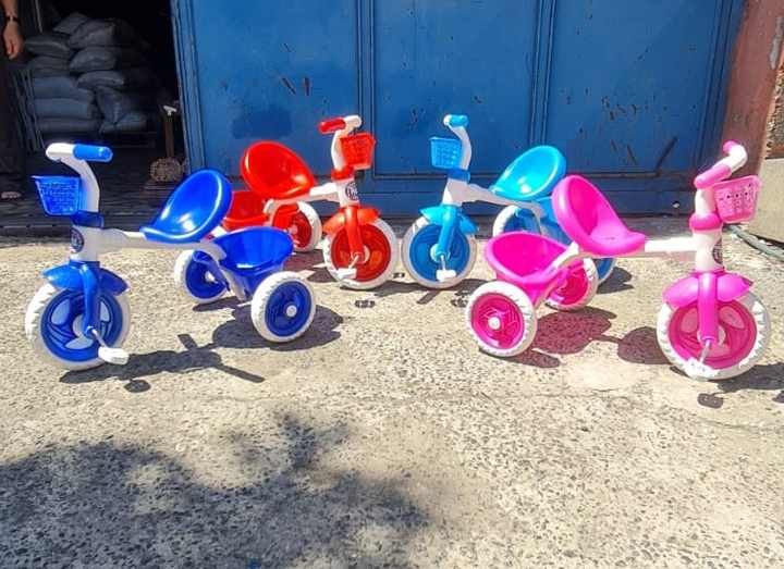 Tricycle Kids Bike RideOnCar Baby Child Tricycle Soft 3 Wheels Tricycle With Soft Rubber Handle Footrest Tricyle Best Offer 2025