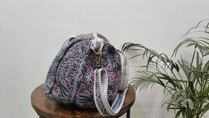 กระเป๋าดัฟเฟิลกระเป๋าผ้าฝ้ายพิมพ์ลายดอกไม้สีเทาถอดเข็มขัดยาวแบบถอดออกได้พิมพ์ด้วยมือซิปขนาดใหญ่จุได้ - Product Image 2