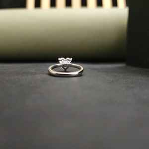 Elegante Anillo de Acero Inoxidable con Moissanita en Forma de Corazón de Oro Fino de 18 Quilates, Anillos de Moda Únicos para Regalo de San Valentín - Product Image 4