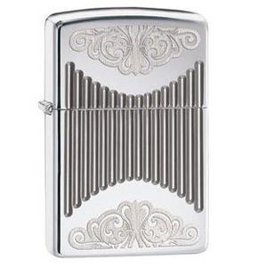 Finition chromée haute brillance avec un motif classique à facettes diamant et un panneau rectangulaire vierge pour gravure personnalisée - Product Image 2