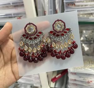 INDIO ÚLTIMO TRADICIONAL KUNDAN CHAPADO EN ORO ALTO CON DISEÑADOR DE PERLAS HERMOSO JUEGO DE PENDIENTES KUNDAN FANCY PARA MUJERES Y NIÑAS - Product Image 3