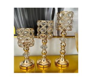 Ensemble de trois bougeoirs en cristal en métal martelé et brillant de table Vente au meilleur prix Fait à la main en métal doré Support en cristal - Product Image 1