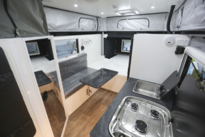 Caravane hybride tout-terrain australienne de 15 pieds avec toit relevable, 4x4, transporteur de jouets avec lit superposé, cuisine coulissante et ouverture latérale - Product Image 3
