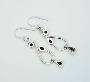925 Plata de ley sólida mes de enero granate de corte de piedra natal con ajuste de bisel pendiente de gancho en forma de pera - Product Image 3
