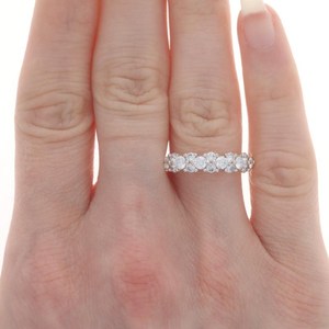 แหวนเพชรวงแหวนชุบทอง18K สีเหลืองสำหรับผู้หญิงทำจากโลหะผสมรอบ83ctw ครบรอบ14K - Product Image 1