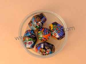 Indian Millefiori Forma ovalada La mejor calidad Hebras de cuentas de vidrio de Murano Tamaños surtidos Colores versátiles en embalaje de caja - Product Image 3