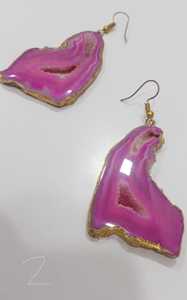 Boucles d'oreilles pendantes en agate géode naturelle unique, plaquées or micron, cadeau de luxe pour mariage ou fête - Product Image 6