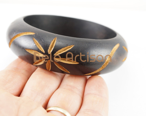 BELA ARTISAN Brazaletes Redondos Gruesos de Madera de Palisandro Hechos a Mano y Ecológicos, Talla 6, Estilo Kada, Joyería Moderna de Origen Ético - Product Image 1