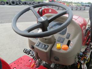 Tracteur-chargeur IH FARMALL 35A 2024 avec moteur FPT, pompe hydraulique Eaton, puissance de 60 kW, charge nominale de 100 tonnes, moteur et roulement à vendre - Product Image 5