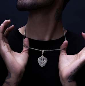 Colgante Khanda con Diamantes de Imitación VVS, Colgante de Diamantes de Imitación con Acabado Chapado en Oro Blanco de 14K, Estilo Hip Hop - Product Image 3