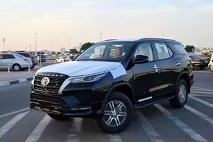 FORTUNER 2025 GXR+ USADO, 2.7L Gasolina, 4x4, 7 Plazas, Automático, con Asientos de Cuero, Volante a la Izquierda - Product Image 2