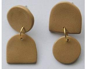 Pendientes de resina vibrantes pintados a mano y pulidos con múltiples colores Pantone Joyería de moda para montañas y looks diarios - Product Image 6