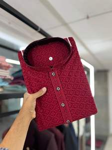 งานปักหนักด้านหน้าและด้านหลังด้วยลายลักนูวี เสื้อคุर्ตาผู้ชายสำหรับขายส่ง - Product Image 3