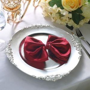 Platos bajos de metal con acabado antiguo de nuevo aspecto con detalles hechos a mano, ideales para la decoración y el estilo de la mesa de comedor - Product Image 5