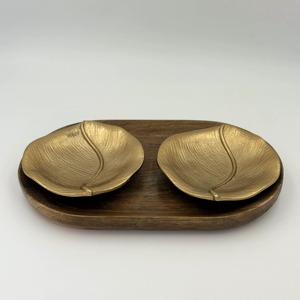 Bol à fruits secs en laiton élégant avec plateau en bois, design intemporel qui ne se démode jamais malgré les tendances changeantes - Product Image 3
