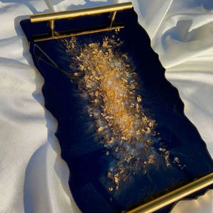 Ensemble de plateaux de service en résine de designer haut de gamme avec sous-verres assortis, plateau décoratif élégant pour la maison - Product Image 1