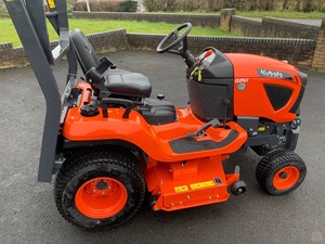 Nouveau tracteur de jardin Kubota G261 avec livraison gratuite, tondeuse autoportée 4x4, coupe-herbe, débroussailleuse orange, tondeuse professionnelle - Product Image 4