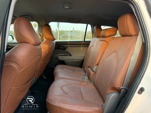 Toyota Highlander Hybrid 2.5L del 2022 usata, SUV a trazione anteriore, pronta per la spedizione, veicolo familiare a 5 posti. |   Pronto per l'esportazione - Product Image 4
