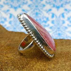 Bague en pierre précieuse de rhodochrosite naturelle en argent antique belle forme de poire bijoux en pierre pour mariages couleur rouge blanc - Product Image 4