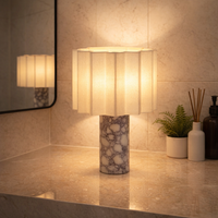 Lampe de chevet créative en forme de cylindre avec abat-jour en tissu plissé, lumière chaude, rechargeable par type C, pour chambre à coucher, salon et bureau