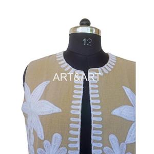 Chaqueta de Invierno para Mujer Hecha a Mano 100% Algodón con Bordado Suzani, Abrigo Corto de Tela TNT con Estilo y Diseño de Bata - Product Image 2