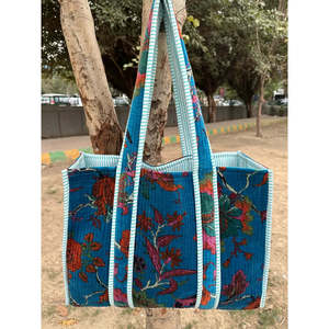 Bolsa de Mano Grande Reversible Acolchada de Terciopelo y Algodón, Estilo Boho, Ecológica, Resistente, para Compras, Playa y Fines de Semana, Color Ocre - Product Image 1