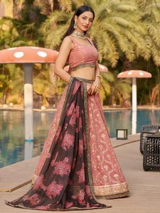 Lehenga Choli de Poliéster Bordado en Rosa Polvoriento, Largo hasta el Suelo, con Blusa a Juego, Dupatta Floral, Secado Rápido, Elegante para Ocasiones Festivas - Product Image 2