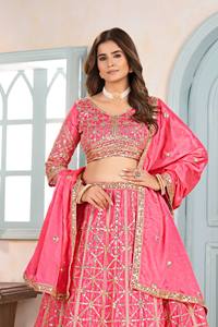 Ce lehenga profondément brodé est un mélange parfait d'élégance et de tradition, conçu pour vous faire briller à chaque occasion - Product Image 4