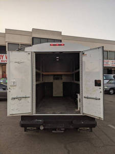 MEILLEURE OFFRE - FORD E-Series E-350 S-D 2 portes - Commercial/Cutaway/Châssis 138-176 pouces - Modèle 2016 d'occasion - Product Image 4