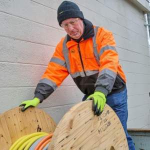 Veste de sécurité d'hiver haute visibilité Classe 2 pour ouvrier industriel – Qualité pakistanaise, polyester imperméable et réfléchissant - Product Image 3