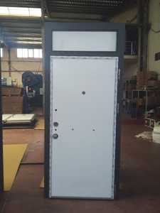 ABSDOOR PIEDRA Porte d'entrée en acier de qualité supérieure avec 3 systèmes de verrouillage sécurisés et élégants pour les appartements, les villas et les hôtels. - Product Image 3