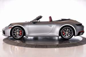 Porsche 911 Carrera S Cabriolet RWD 2020 d'occasion, incroyablement parfait, faible kilométrage, en stock, proposé à un prix fantastique - Product Image 6