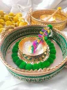 ชุดจานฮาลดี้มีเทนด์สำหรับพิธีแต่งงาน thali พร้อมชามและอุปกรณ์ Pithi Kumkum Dholki ถาดแบบดั้งเดิม - Product Image 2