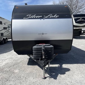 Nouvelle caravane de camping East To West S-i-l-v-e-r Lake 2400BH 2025 à vendre - Product Image 1