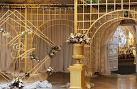 Arche de mariage dorée en forme de cœur, moderne et luxueuse, en plastique renforcé de fibres, de la marque Shobha Jain Impex, fabriquée à Delhi, Inde