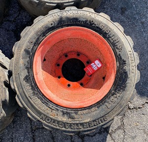 Used Compact <b>Tire</b> Skid Steer Ideal for <b>Excavation</b>, Material Transport, and Site Maintenance - Product Image 4