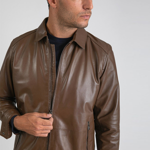 Chaqueta de cuero Vintage de tendencia superior para hombre, logotipo personalizado, cuello levantado, proveedor directo de fábrica, nueva ropa de invierno con estilo - Product Image 3