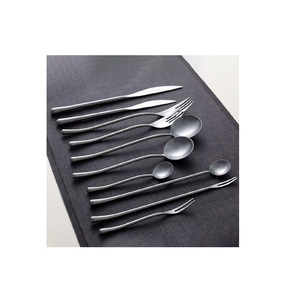 Ensemble de couverts en métal en acier inoxydable allant au lave-vaisselle pour une utilisation pratique dans les cuisines domestiques ou commerciales - Product Image 4