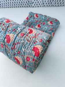 Colcha de Algodón Orgánico Queen Razai, Colcha Acolchada Hecha a Mano, Cubrecama Cálido Kantha - Product Image 4