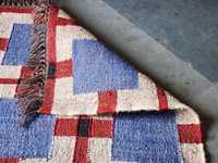 Tapis en laine et jute tissé à la main beige, bleu et rouge à bas prix |   Tapis moderne à poils plats, motif à carreaux texturé, tapis kilim lavable