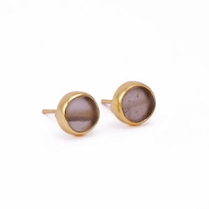 Pendientes de tuerca chapados en oro de cuarzo fresa de estilo moderno Material de latón elegante joyería de moda de piedra natal - Product Image 6